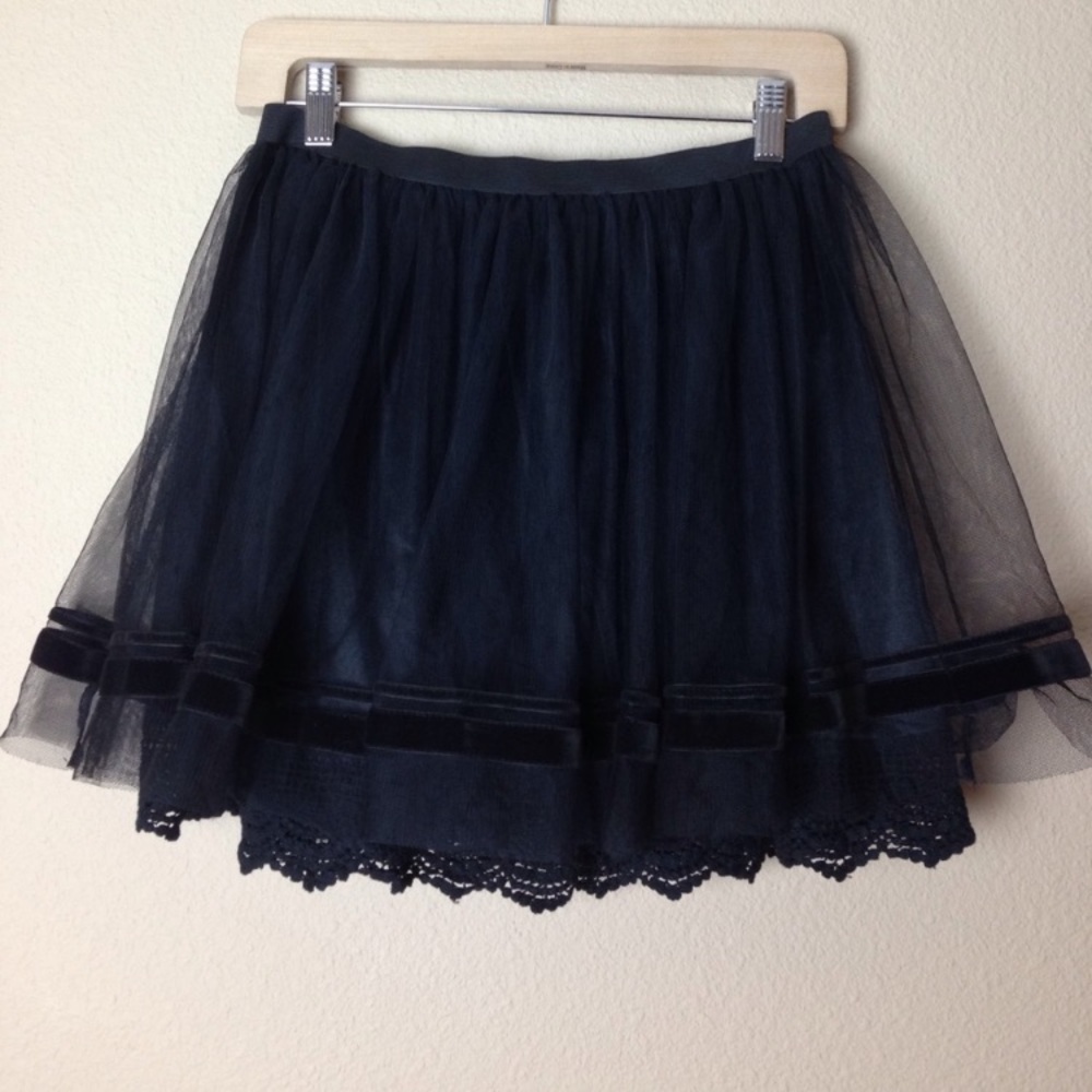 Cecico Layered Mesh skirt with Crotchet bottom NWT Sz L